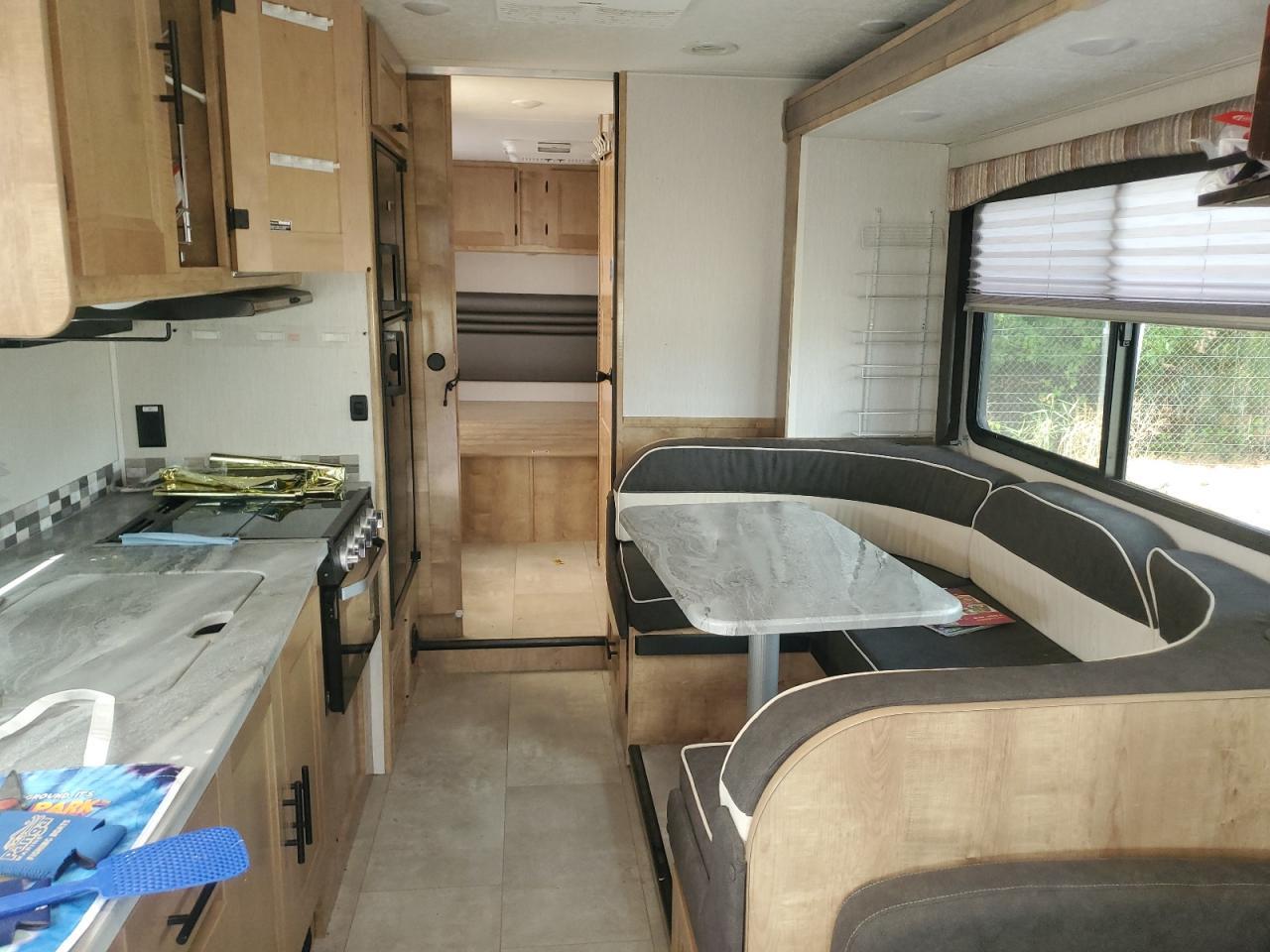 2019 Ford Econoline E450 Super Duty Cutaway Van - Image 5