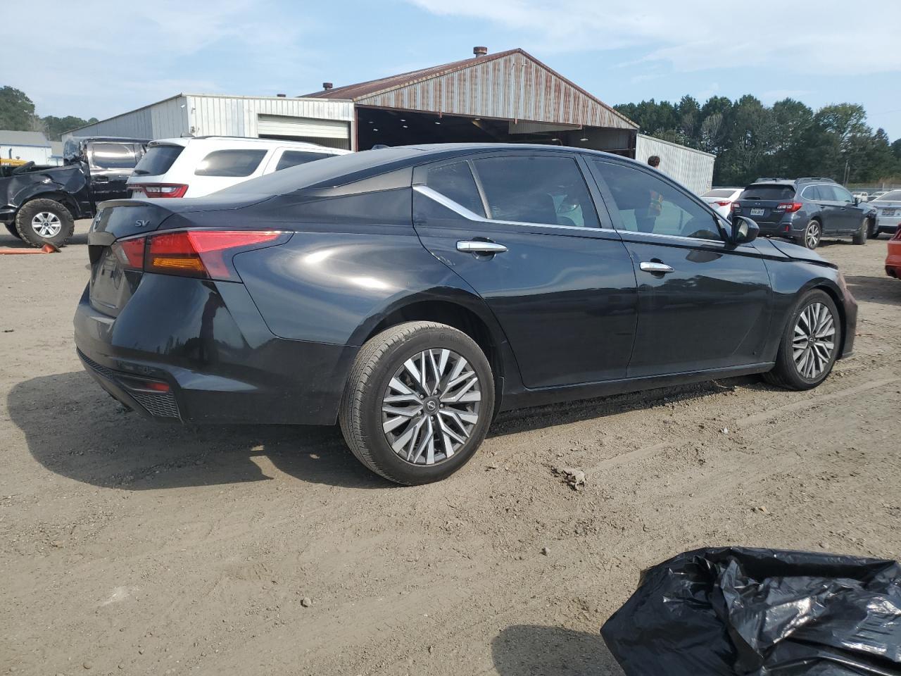 2024 Nissan Altima Sv - Image 3