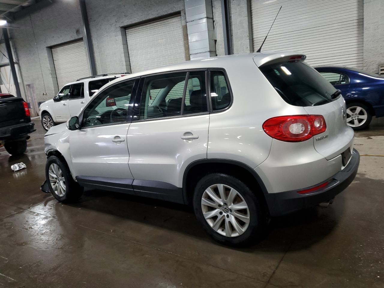 2009 Volkswagen Tiguan S - Фото 2