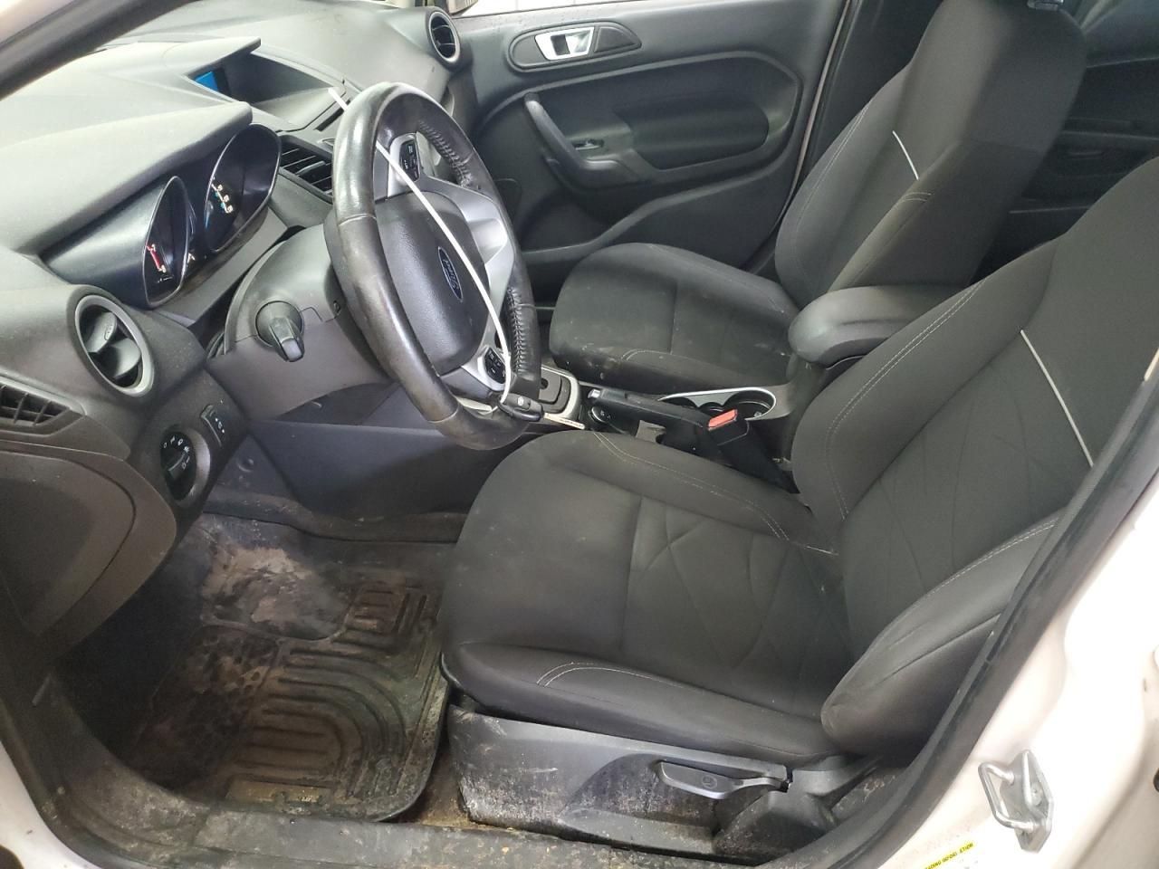 2014 Ford Fiesta Se - Фото 7