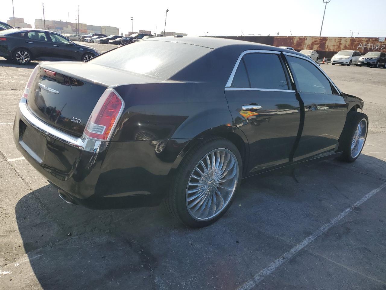 2012 Chrysler 300 Limited - Фото 3