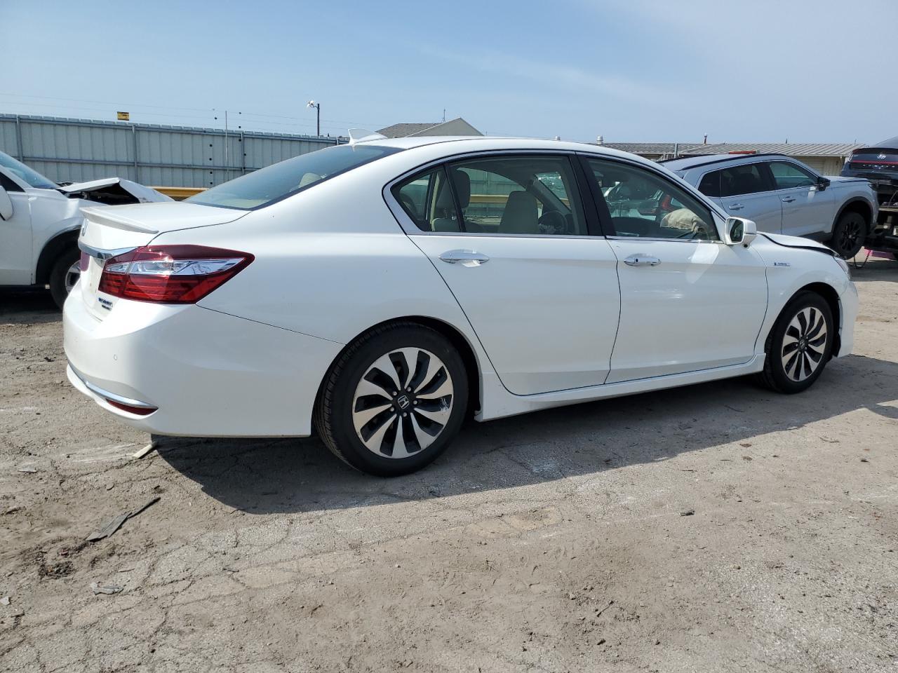 2017 Honda Accord Touring Hybrid - Фото 3