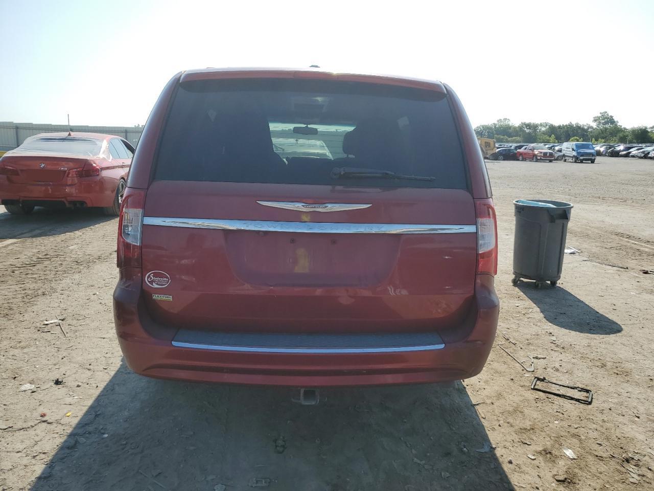 2013 Chrysler Town & Country Touring - Фото 6