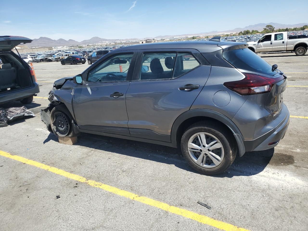 2022 Nissan Kicks S - Фото 2