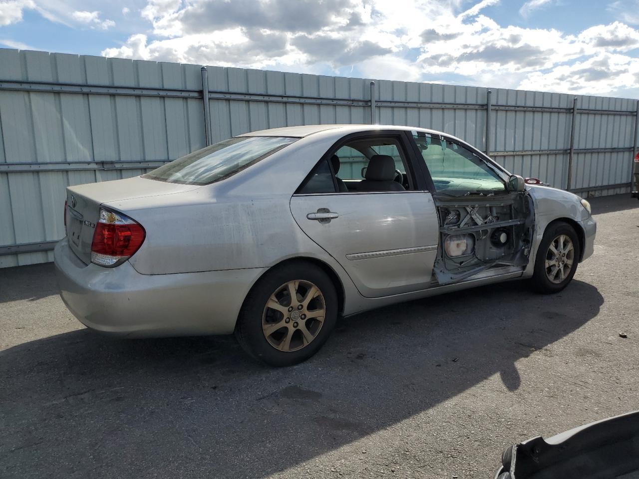2005 Toyota Camry Le - Image 3