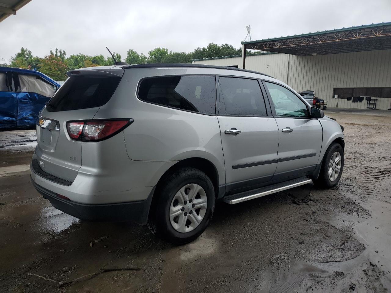 2017 Chevrolet Traverse Ls - Фото 3