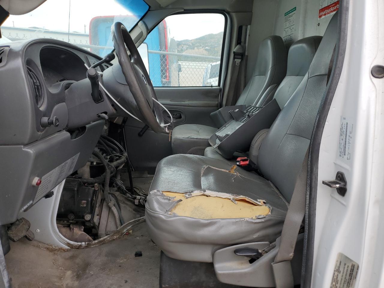 2007 Ford Econoline E450 Super Duty Cutaway Van - Image 7