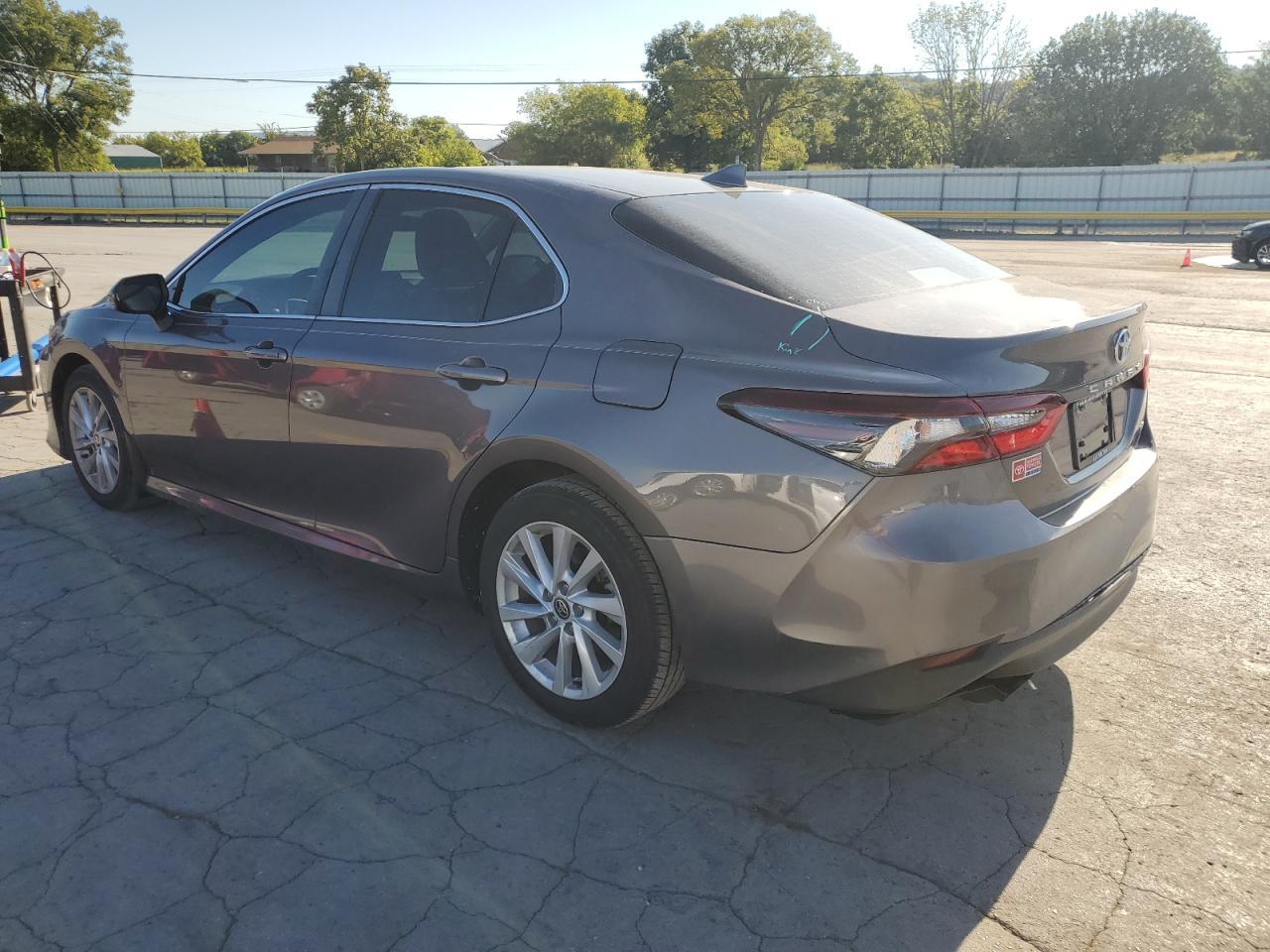 2023 Toyota Camry Le - Фото 2