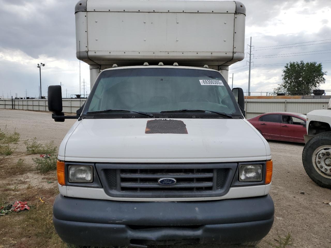 2007 Ford Econoline E450 Super Duty Cutaway Van - Image 5