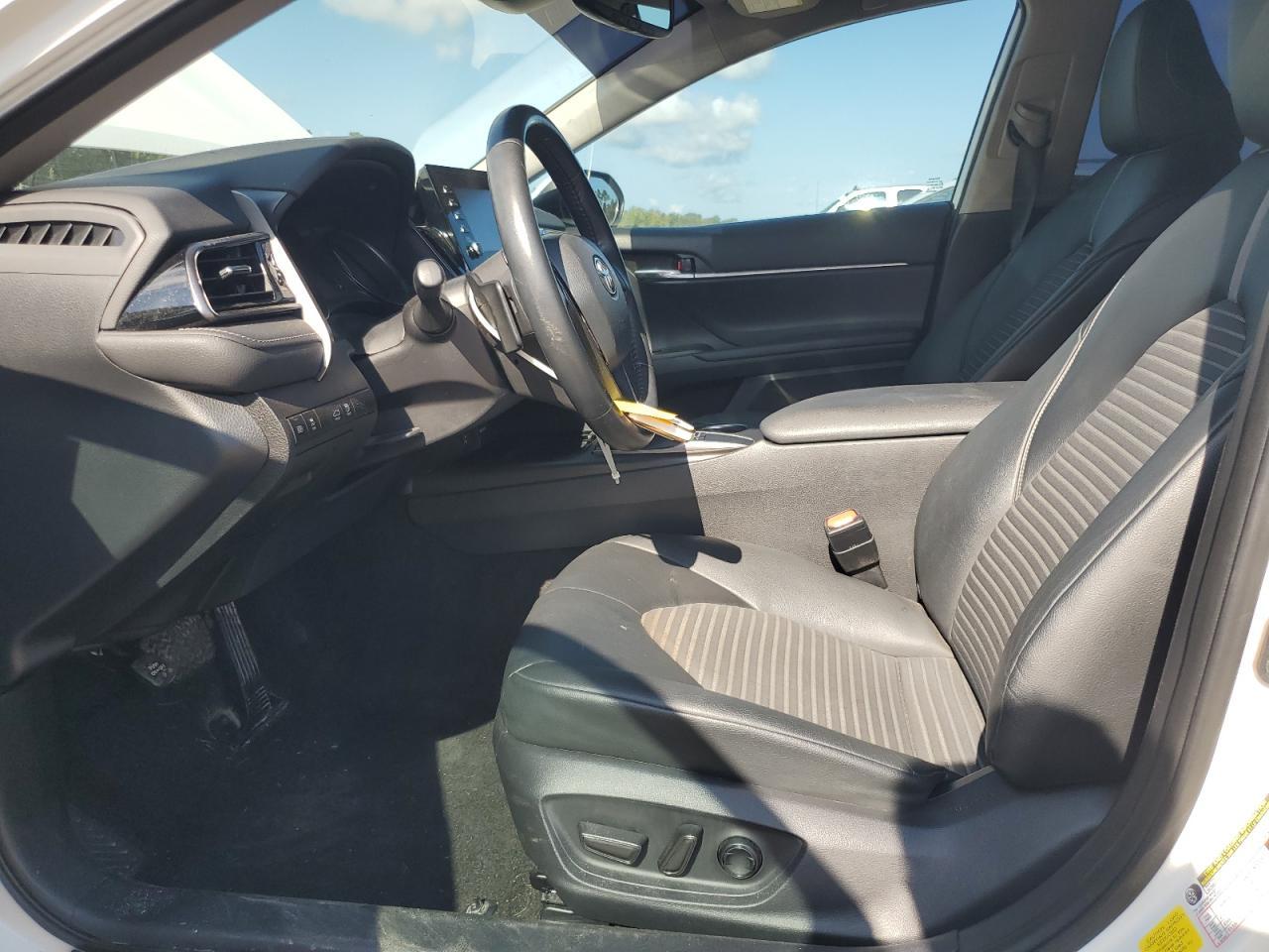 2022 Toyota Camry Se - Image 7