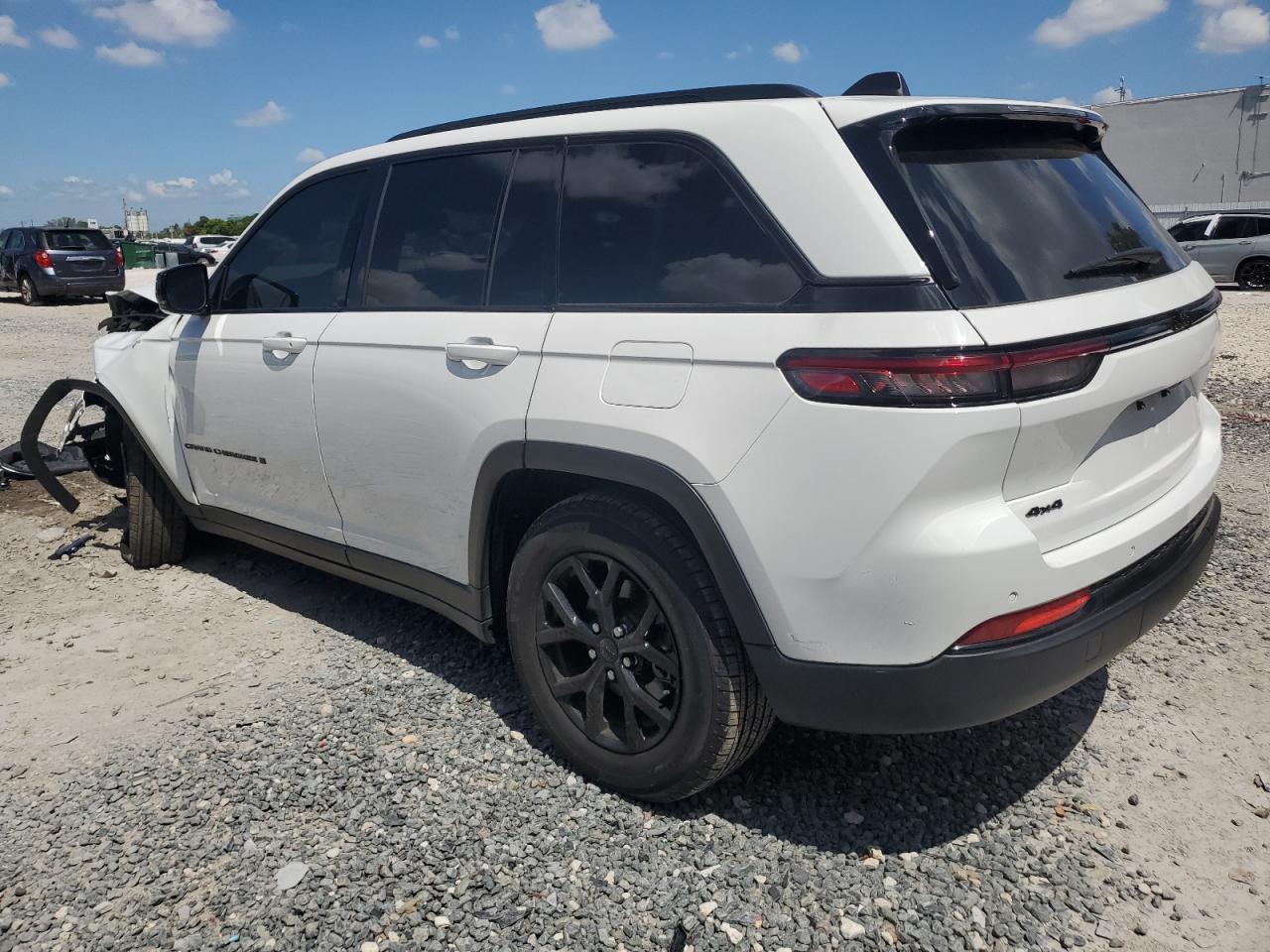 2024 Jeep Grand Cherokee Laredo - Image 2