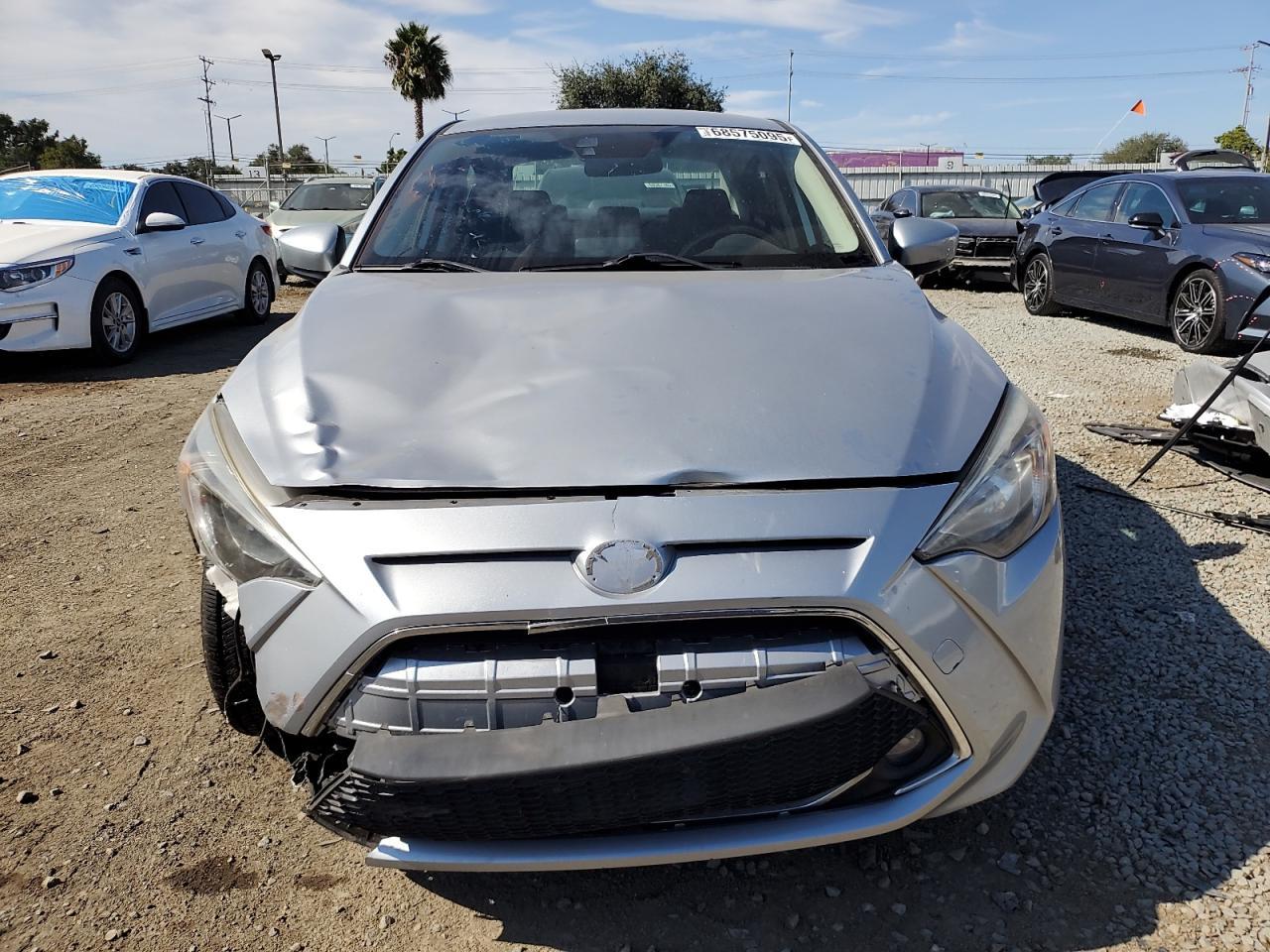 2019 Toyota Yaris L - Image 5