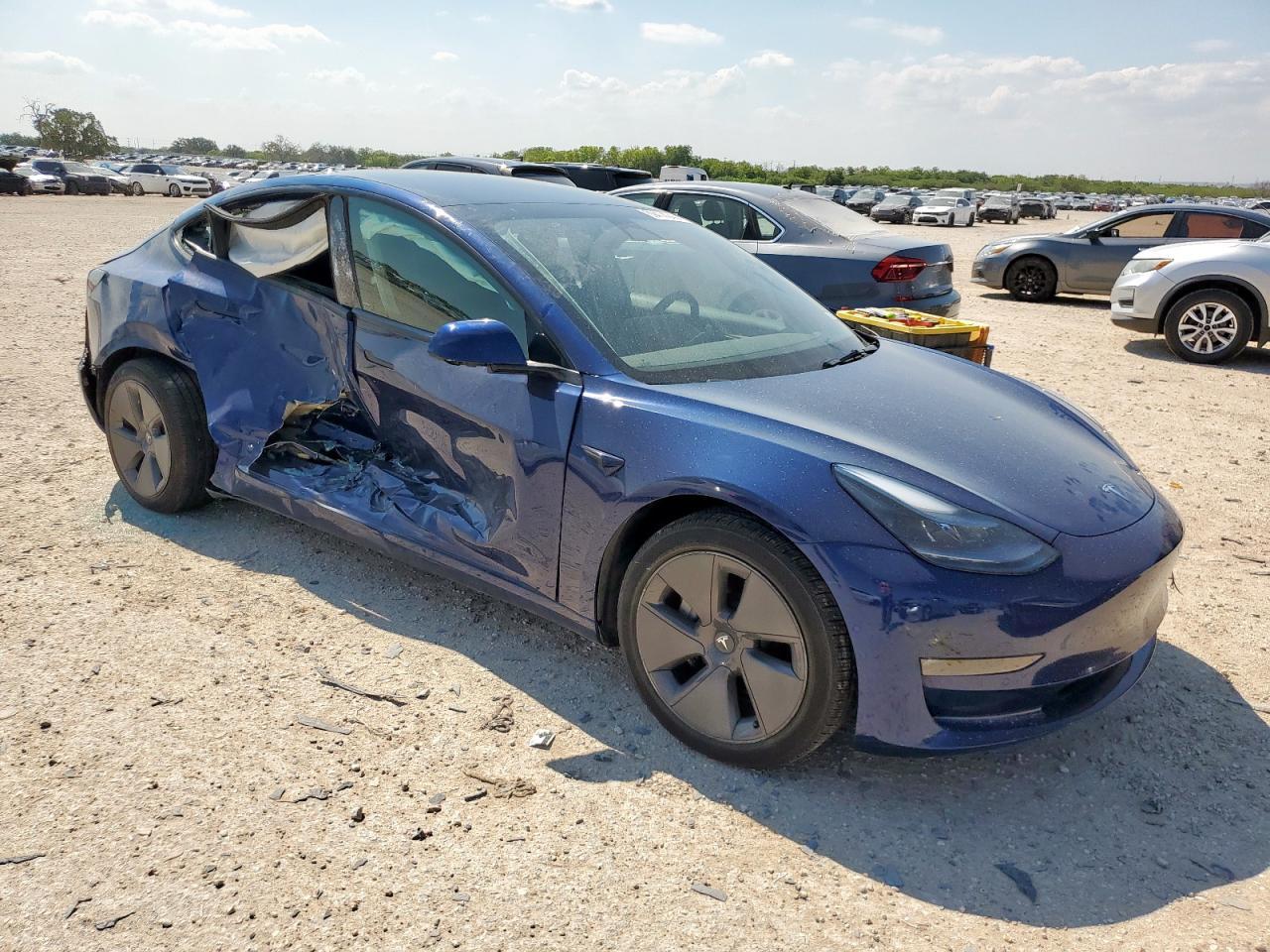 2022 Tesla Model 3 - Image 4