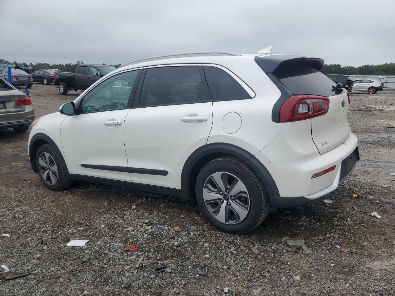 2017 Kia Niro Fe - Фото 2
