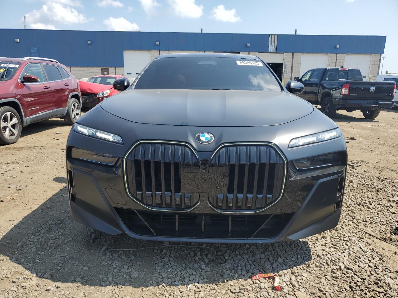 2024 BMW 760 Xi - Image 5