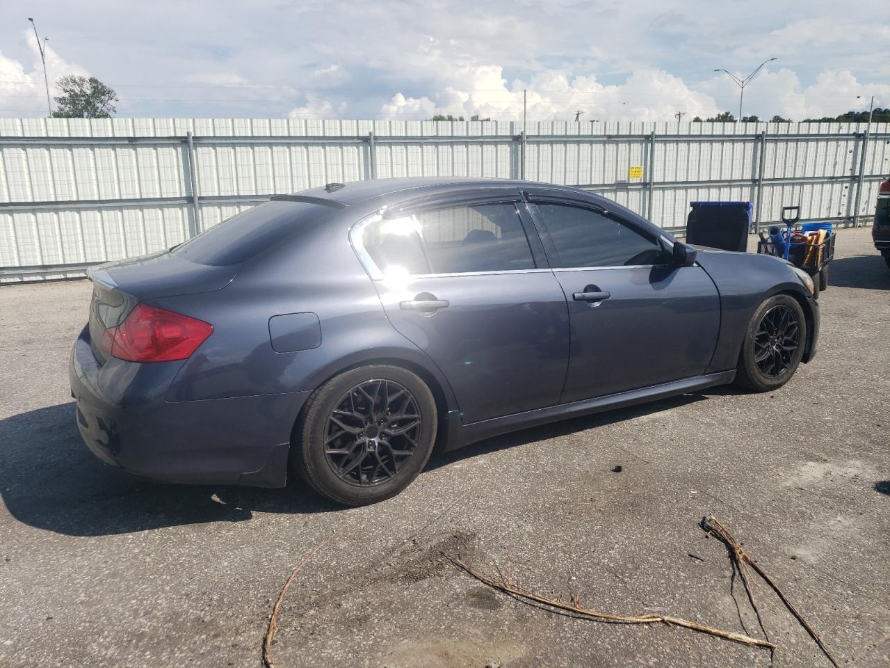 2011 Infiniti G37 - Фото 3