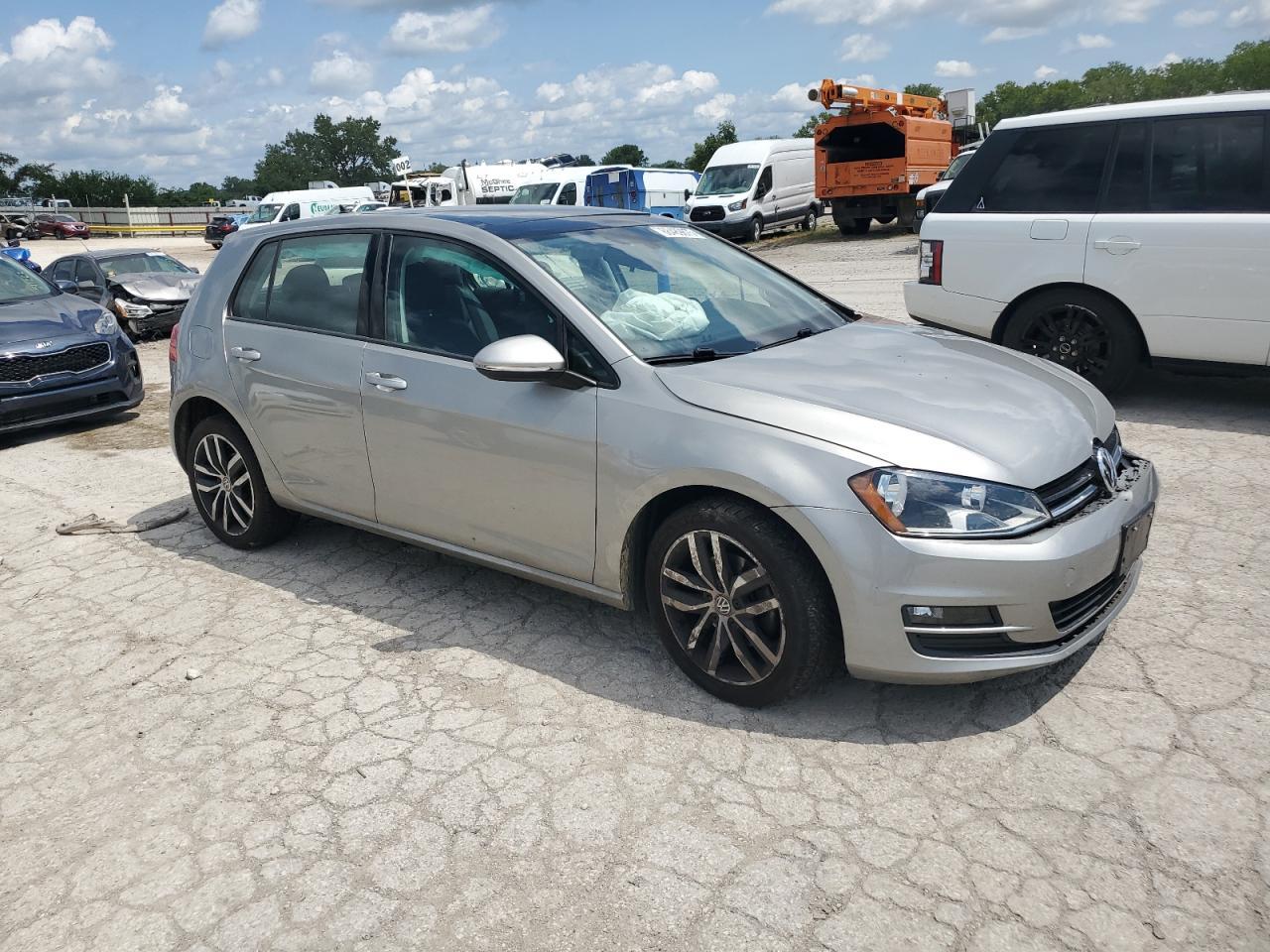 2017 Volkswagen Golf S - Image 4