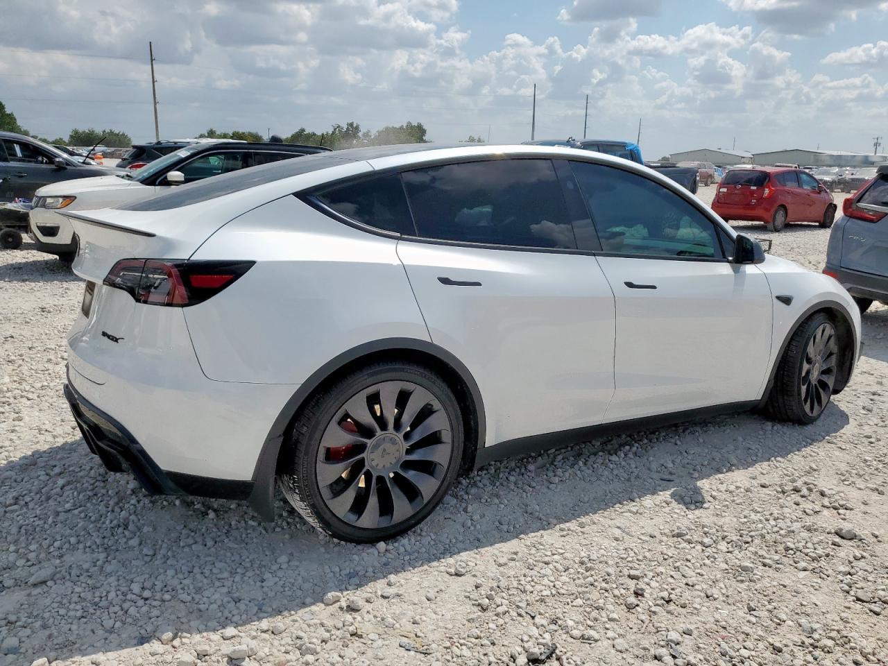 2024 Tesla Model Y - Фото 3