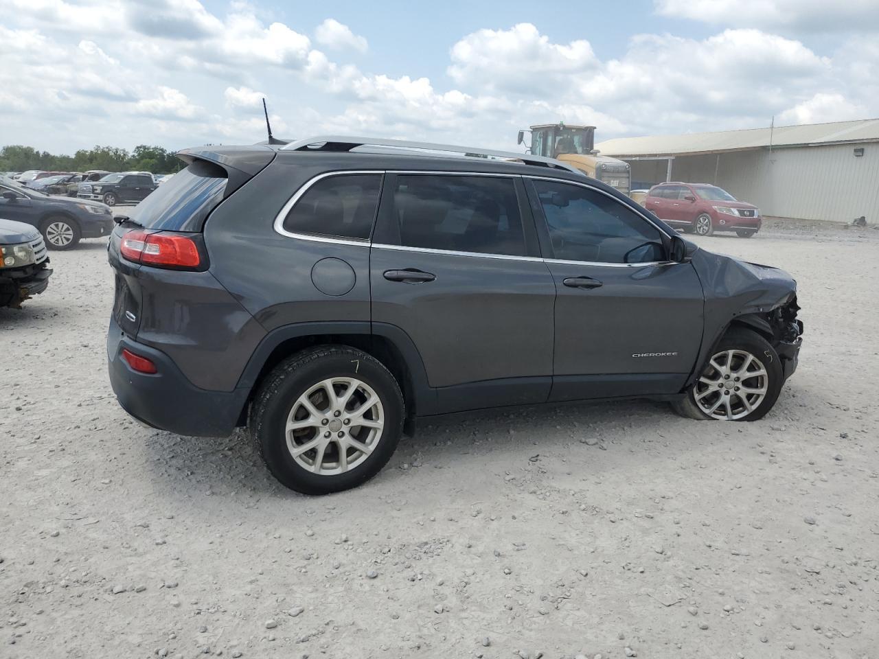 2016 Jeep Cherokee Latitude - Image 3