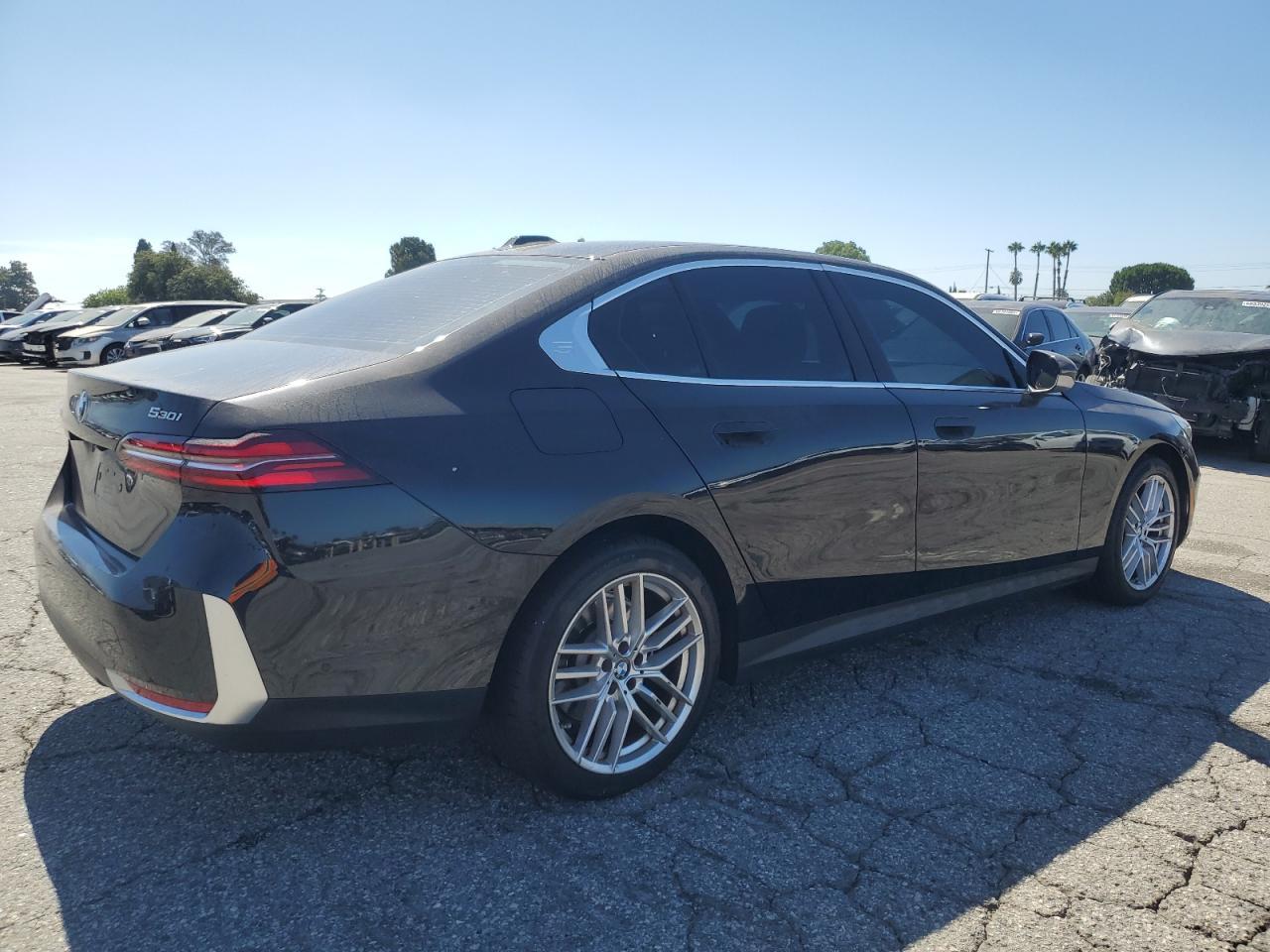 2025 BMW 530 I - Фото 3