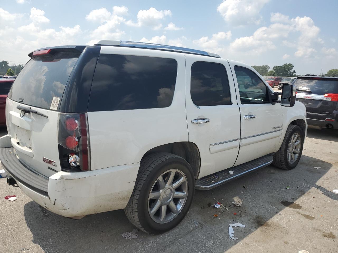 2007 GMC Yukon Denali - Image 3