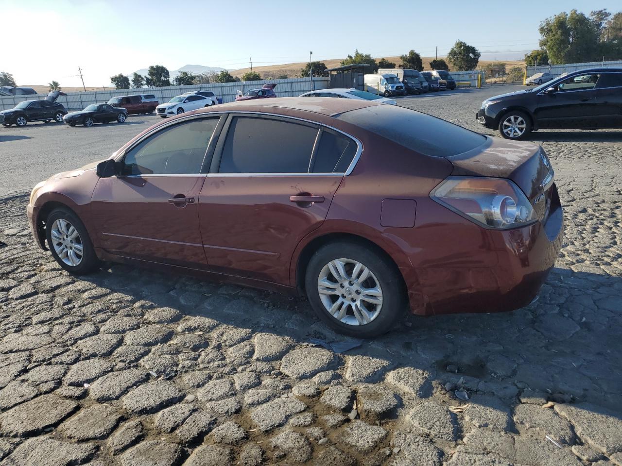 2010 Nissan Altima Base - Фото 2