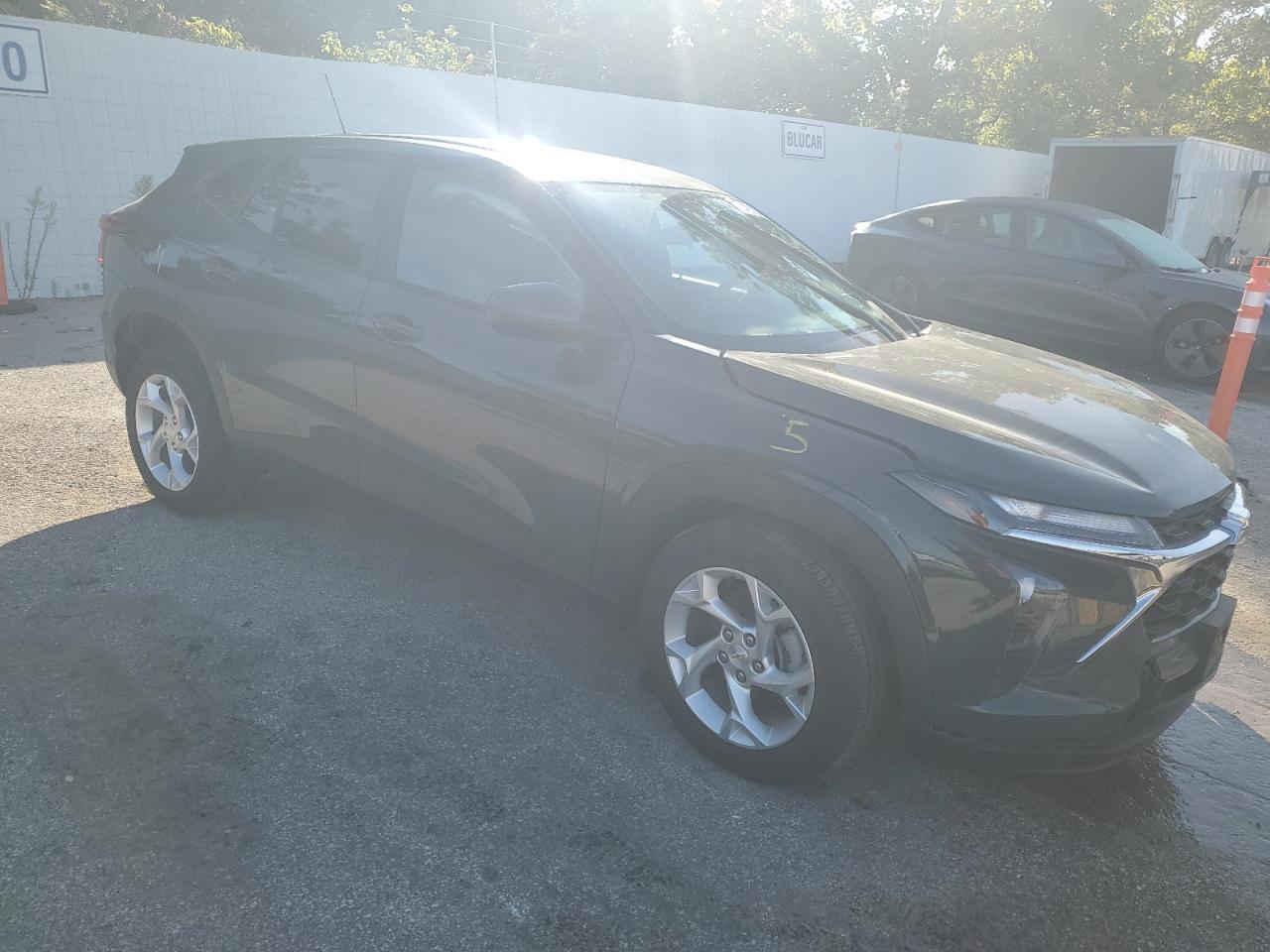 2025 Chevrolet Trax Ls - Фото 4