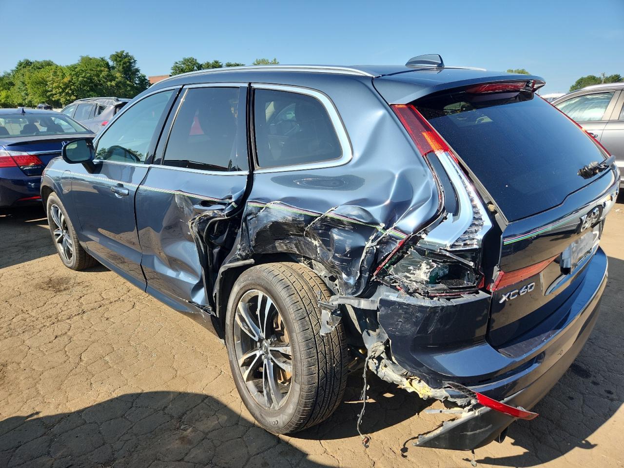 2019 Volvo Xc60 T8 Momentum - Image 2