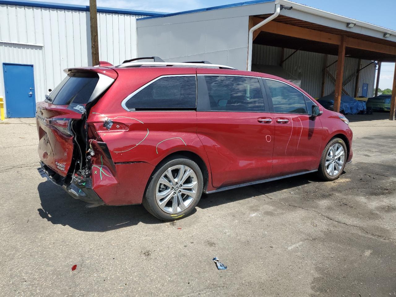 2022 Toyota Sienna Limited - Image 3