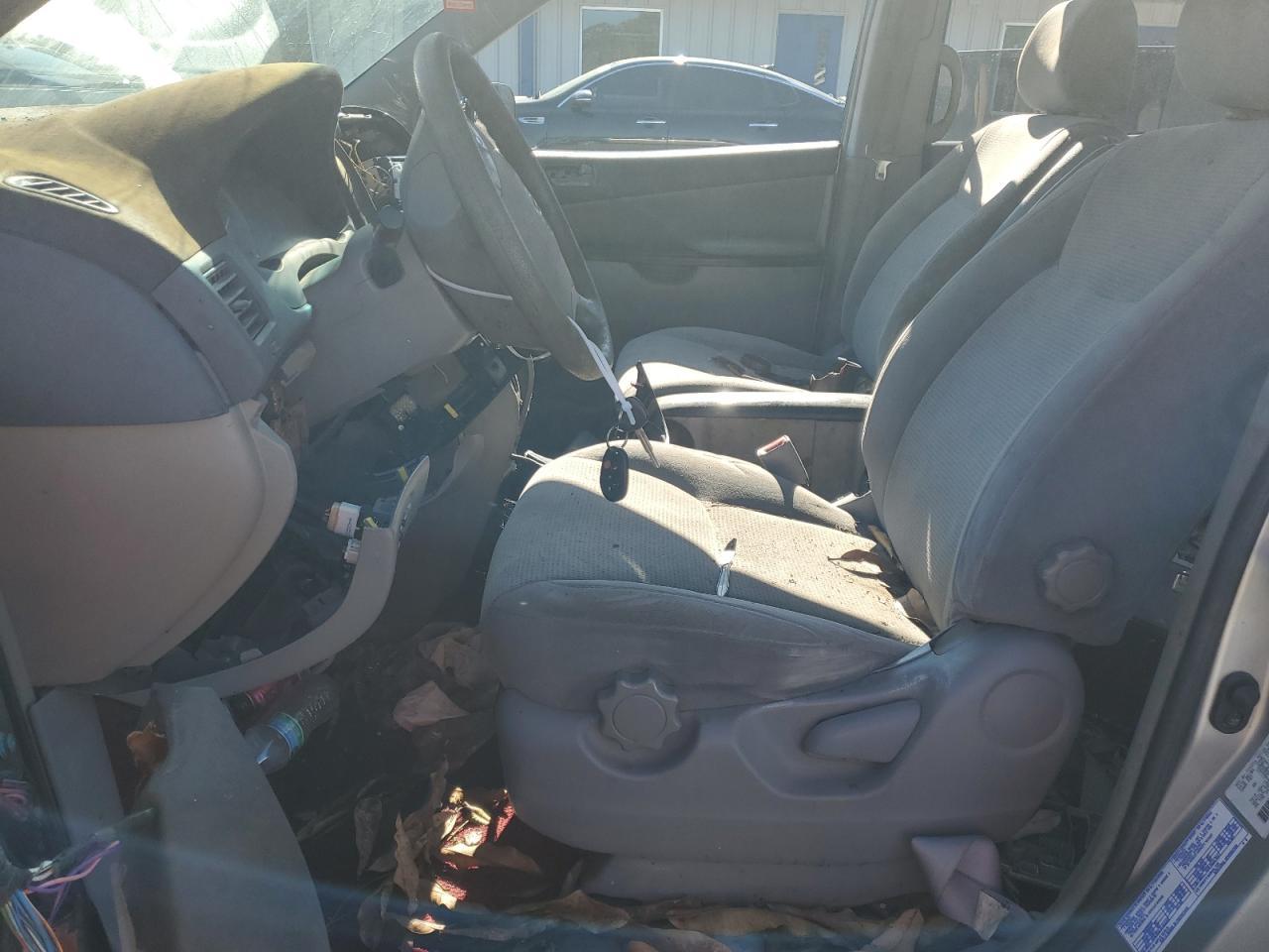 2004 Toyota Sienna Ce - Фото 7
