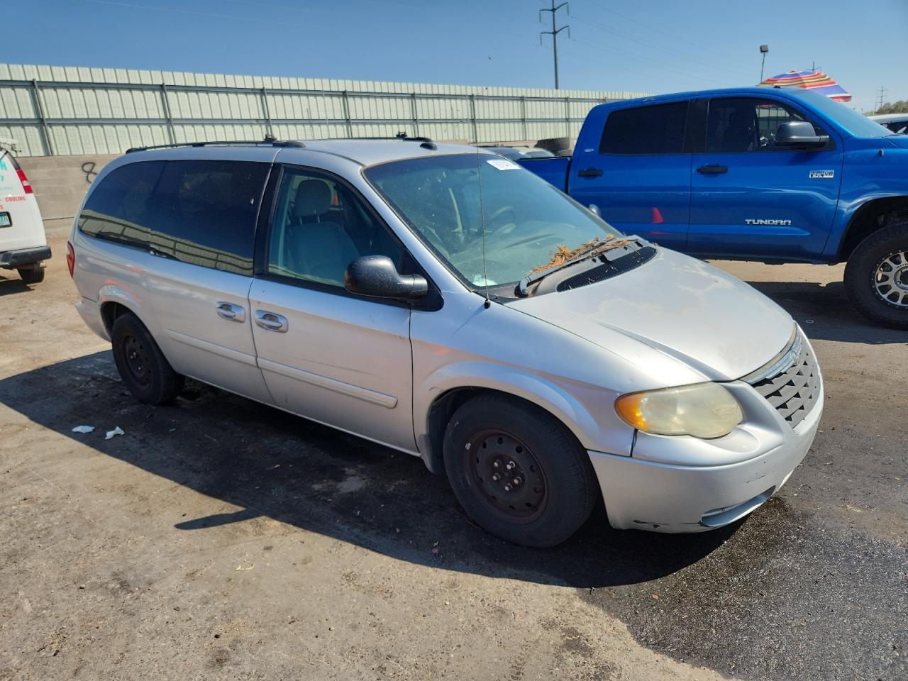 2005 Chrysler Town & Country Lx - Image 4