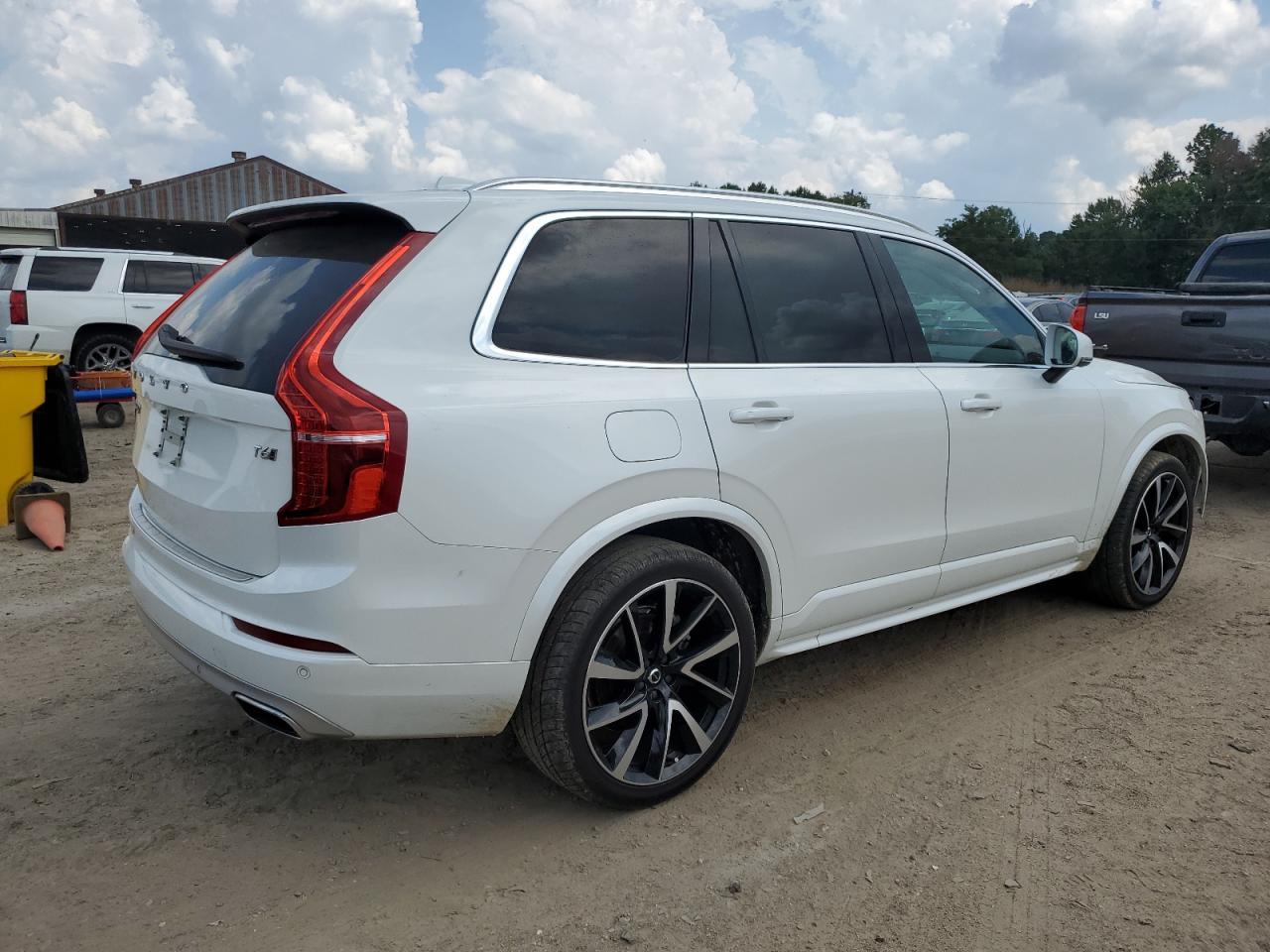 2020 Volvo Xc90 T6 Momentum - Фото 3