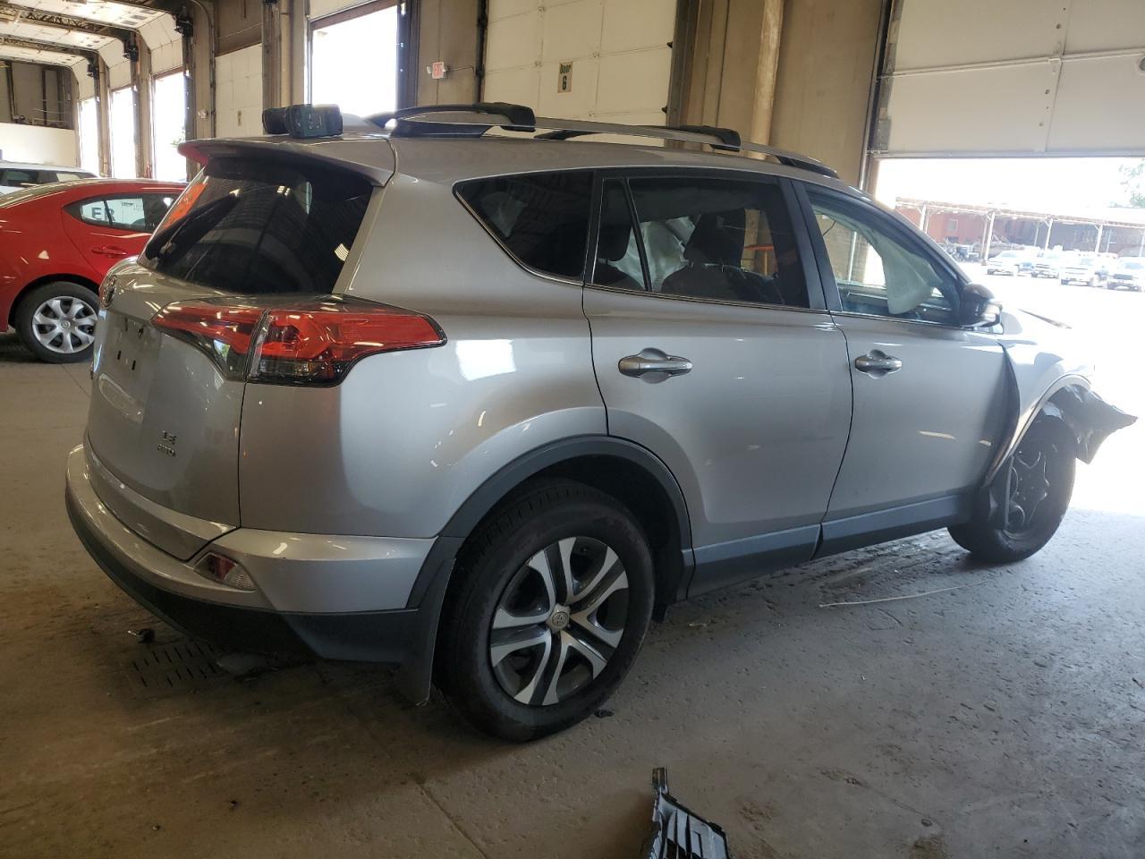 2017 Toyota Rav4 Le - Фото 3
