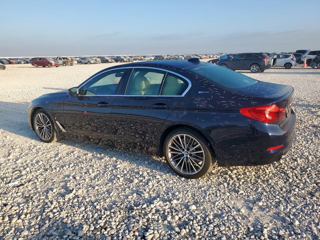 2019 BMW 530E - Image 2