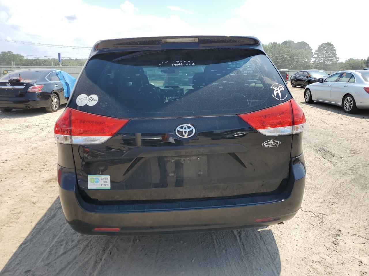 2011 Toyota Sienna - Фото 6