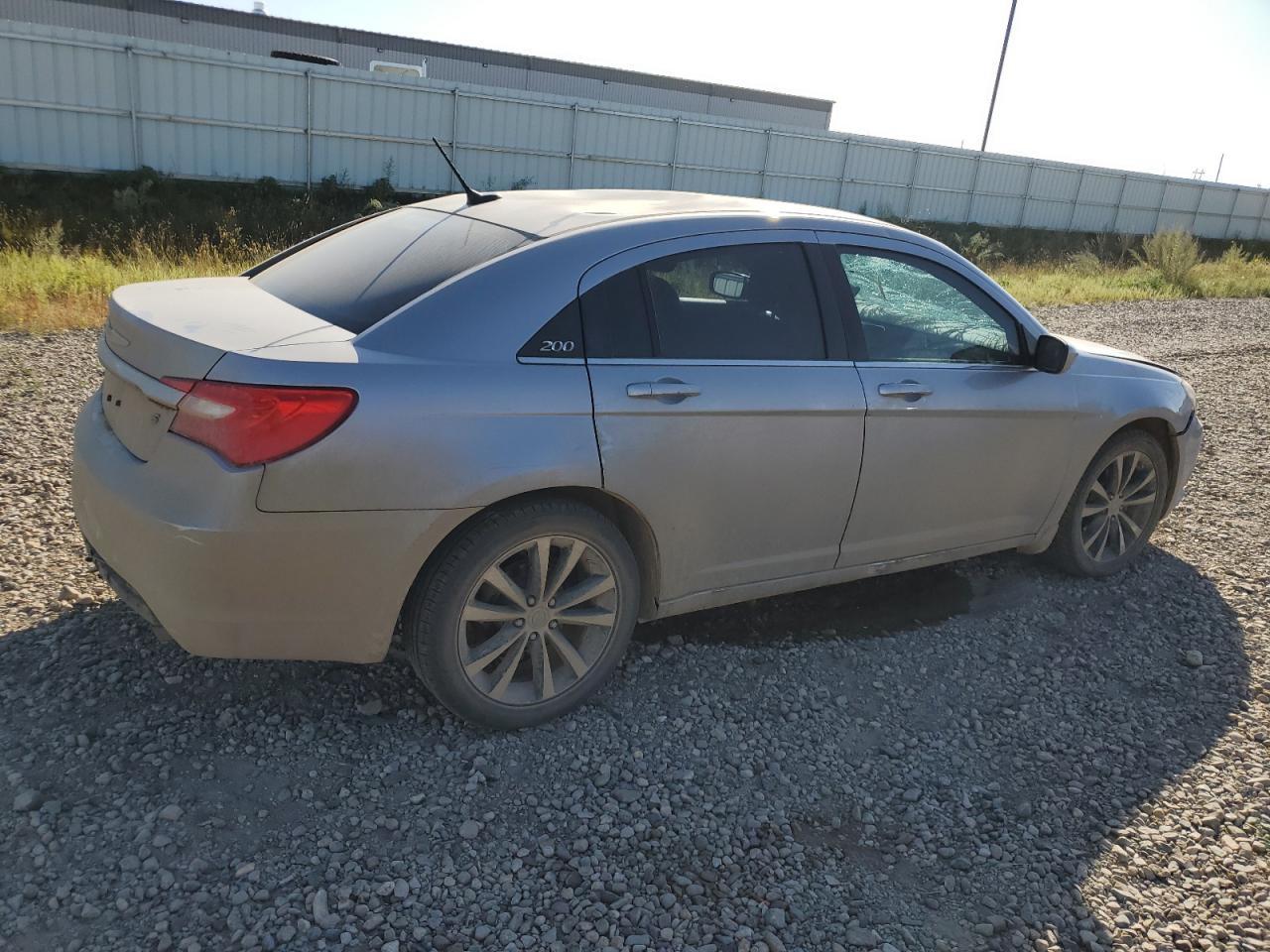 2013 Chrysler 200 Touring - Фото 3