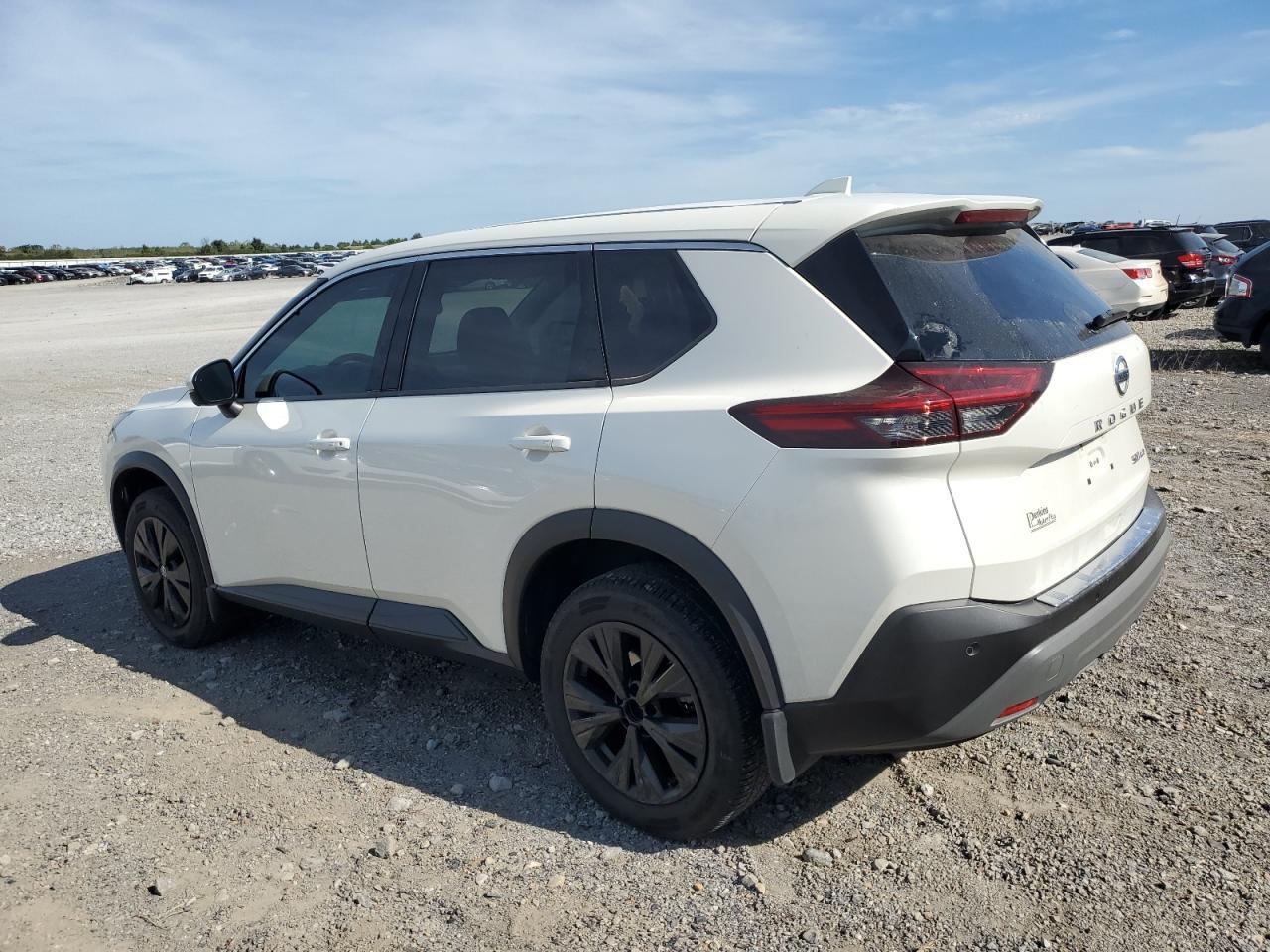 2021 Nissan Rogue Sv - Image 2