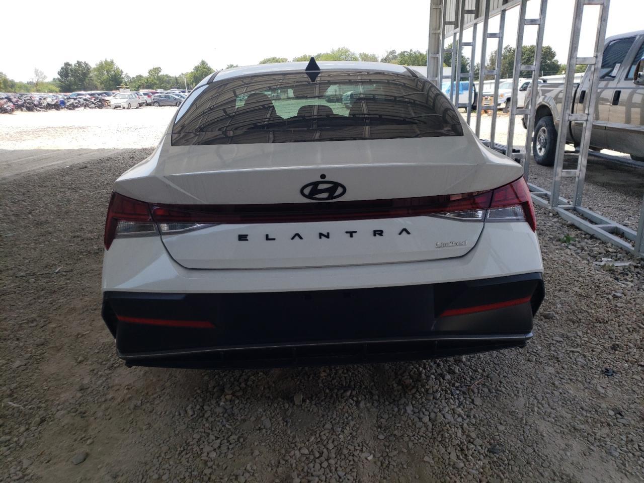2025 Hyundai Elantra Limited - Image 6