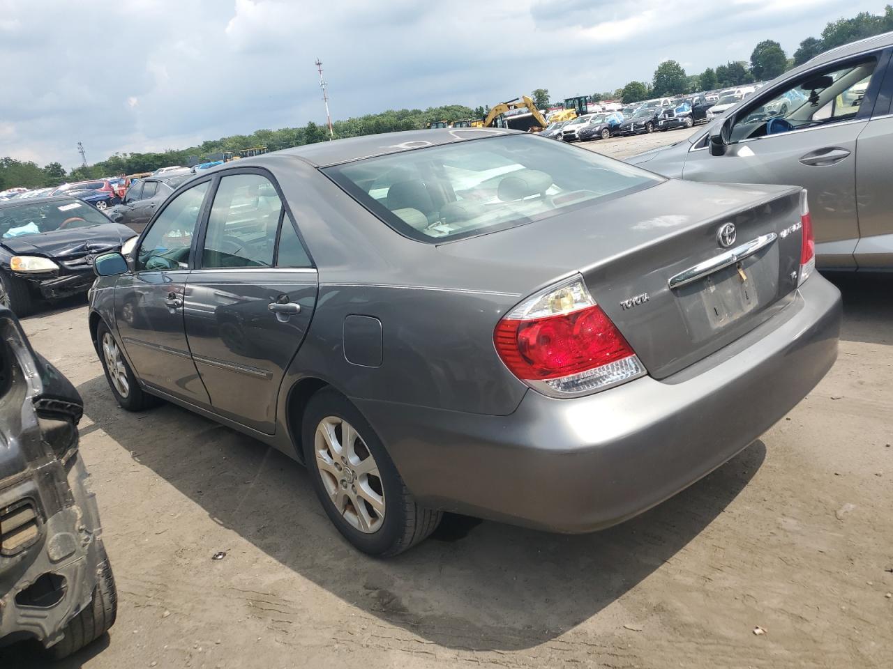 2005 Toyota Camry Le - Фото 2