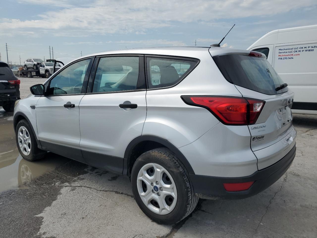 2019 Ford Escape S - Фото 2