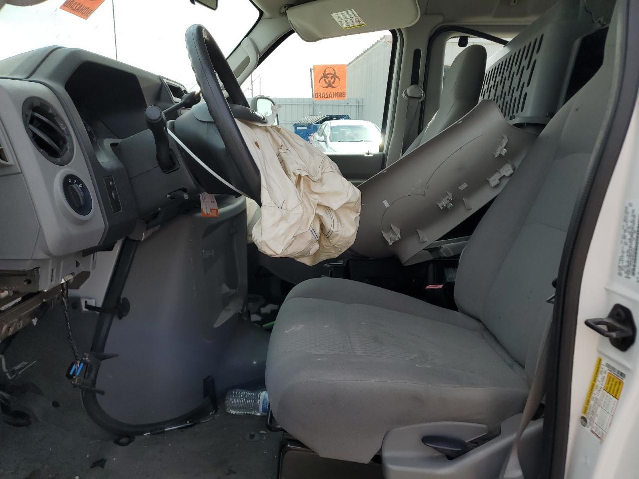 2011 Ford Econoline E150 Wagon - Фото 7