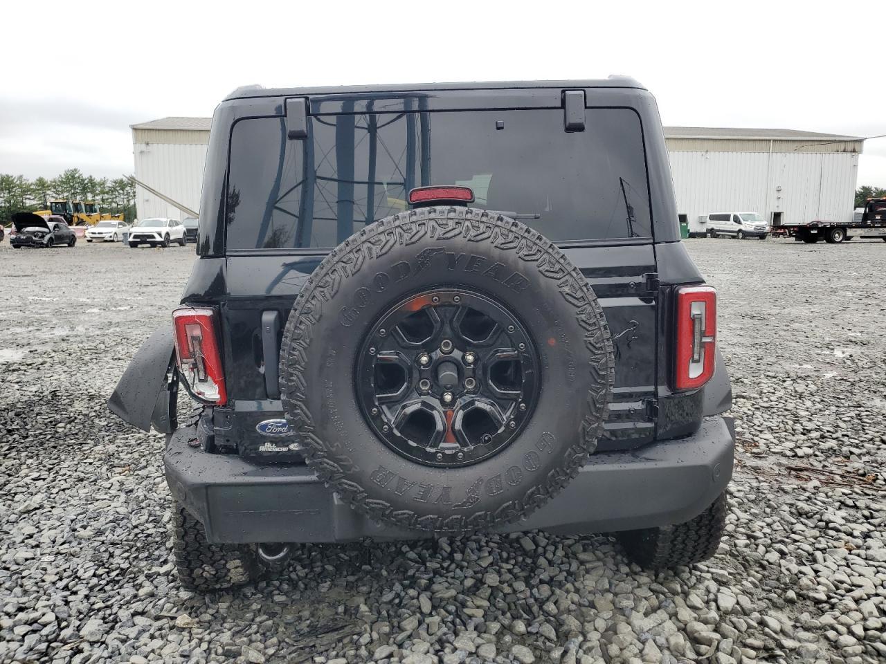 2025 Ford Bronco Outer Banks - Image 6