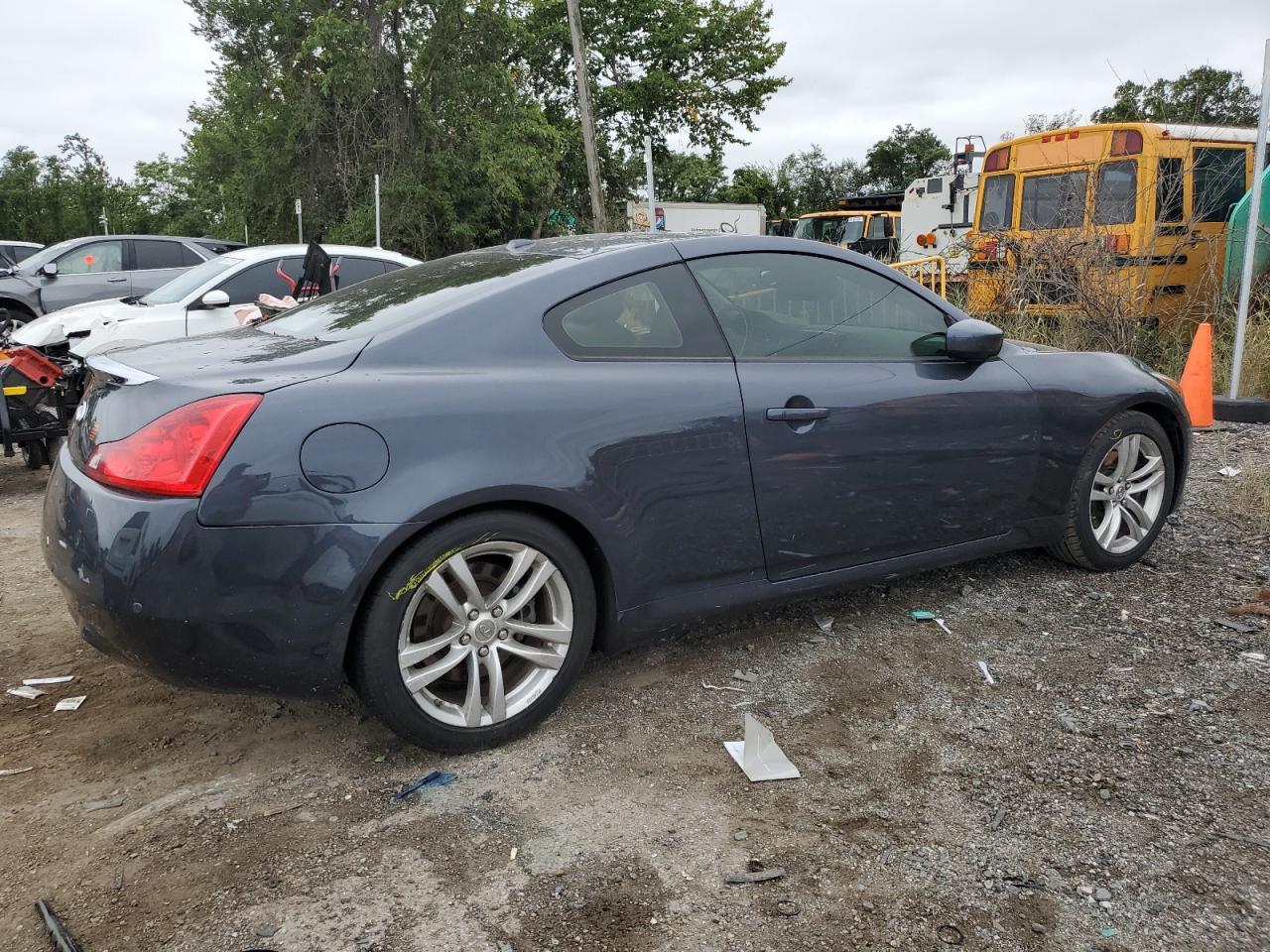 2010 Infiniti G37 Base - Фото 3