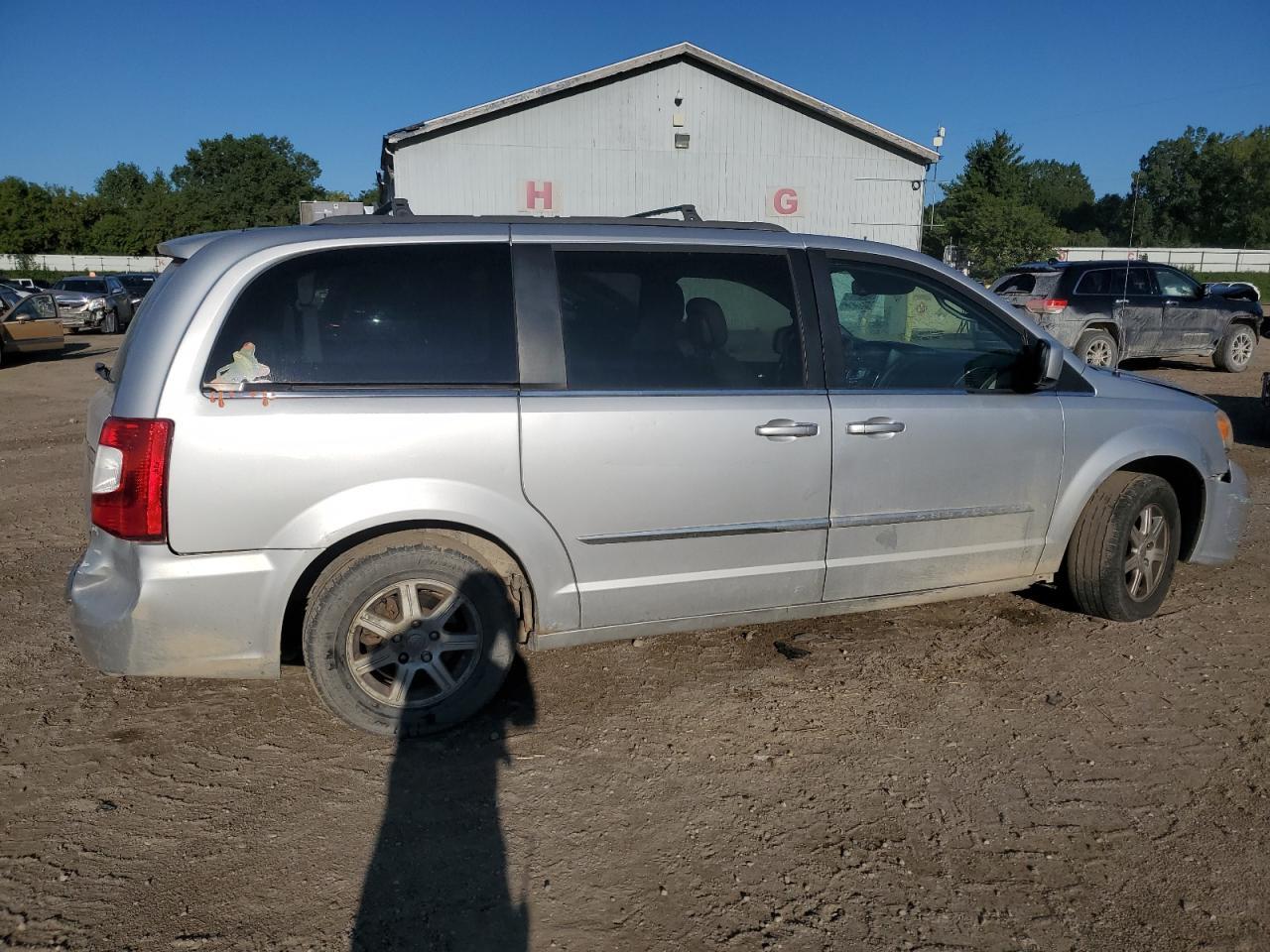 2012 Chrysler Town & Country Touring - Фото 3