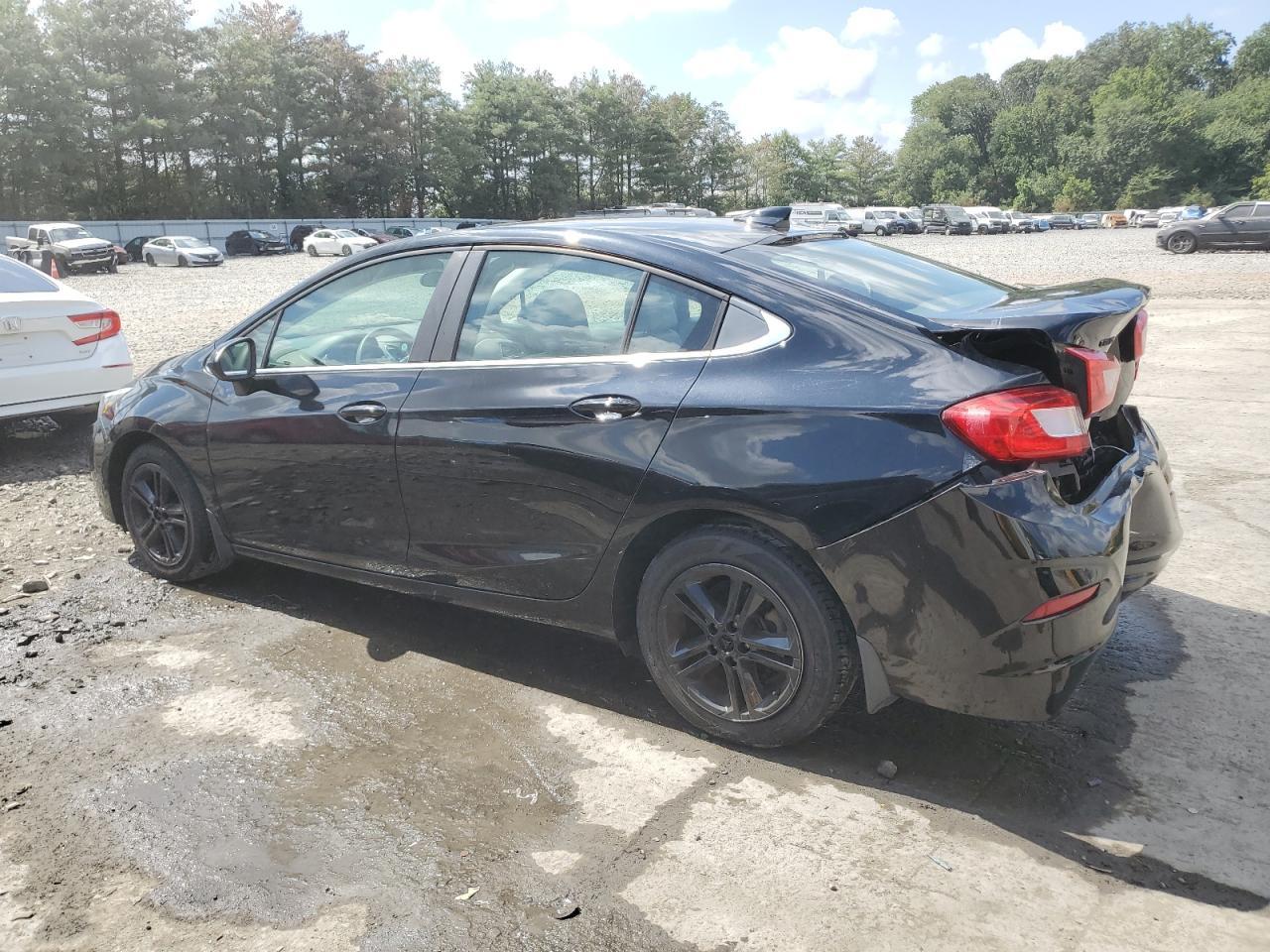 2018 Chevrolet Cruze Lt - Image 2