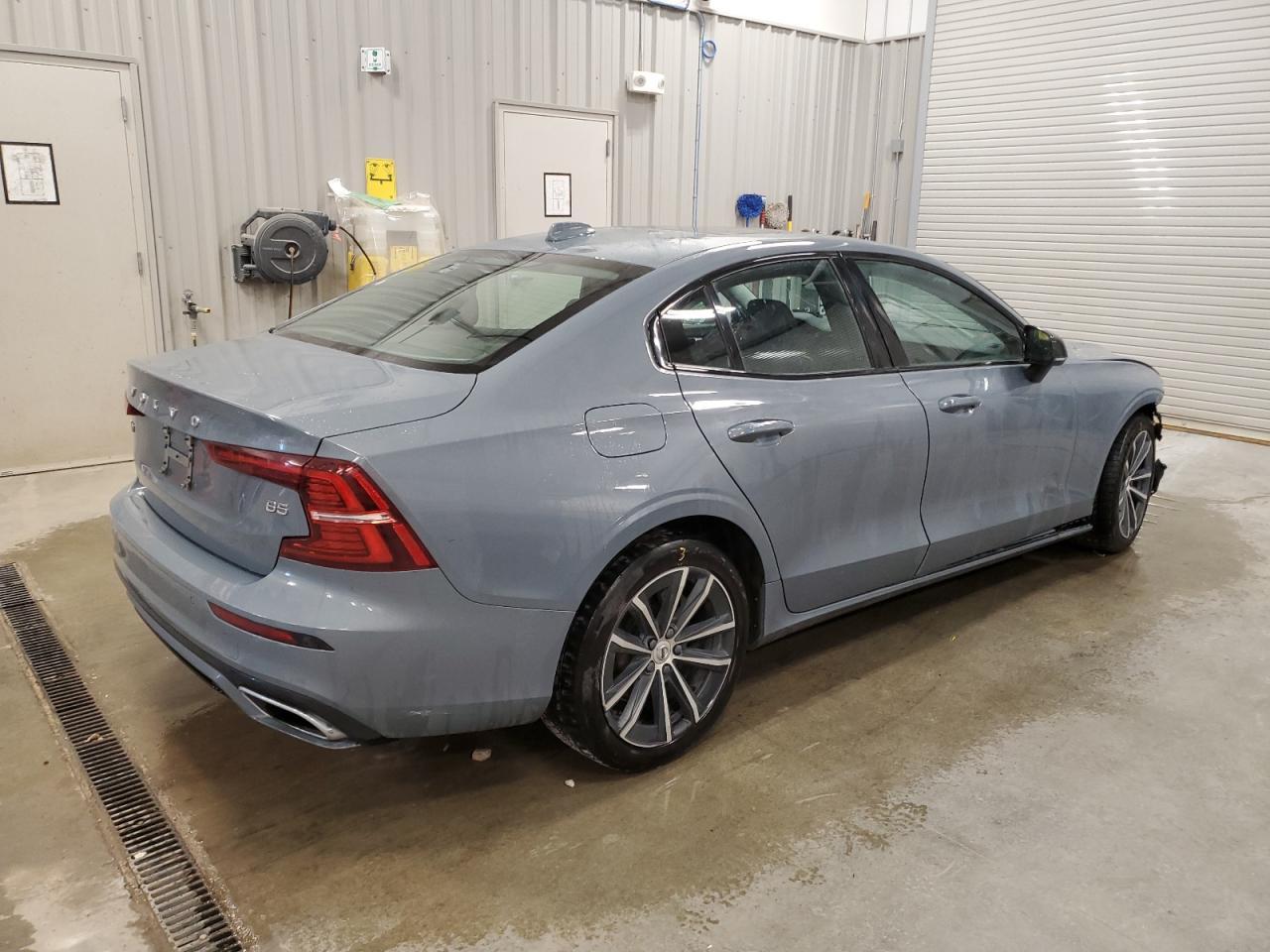 2022 Volvo S60 B5 Momentum - Image 3