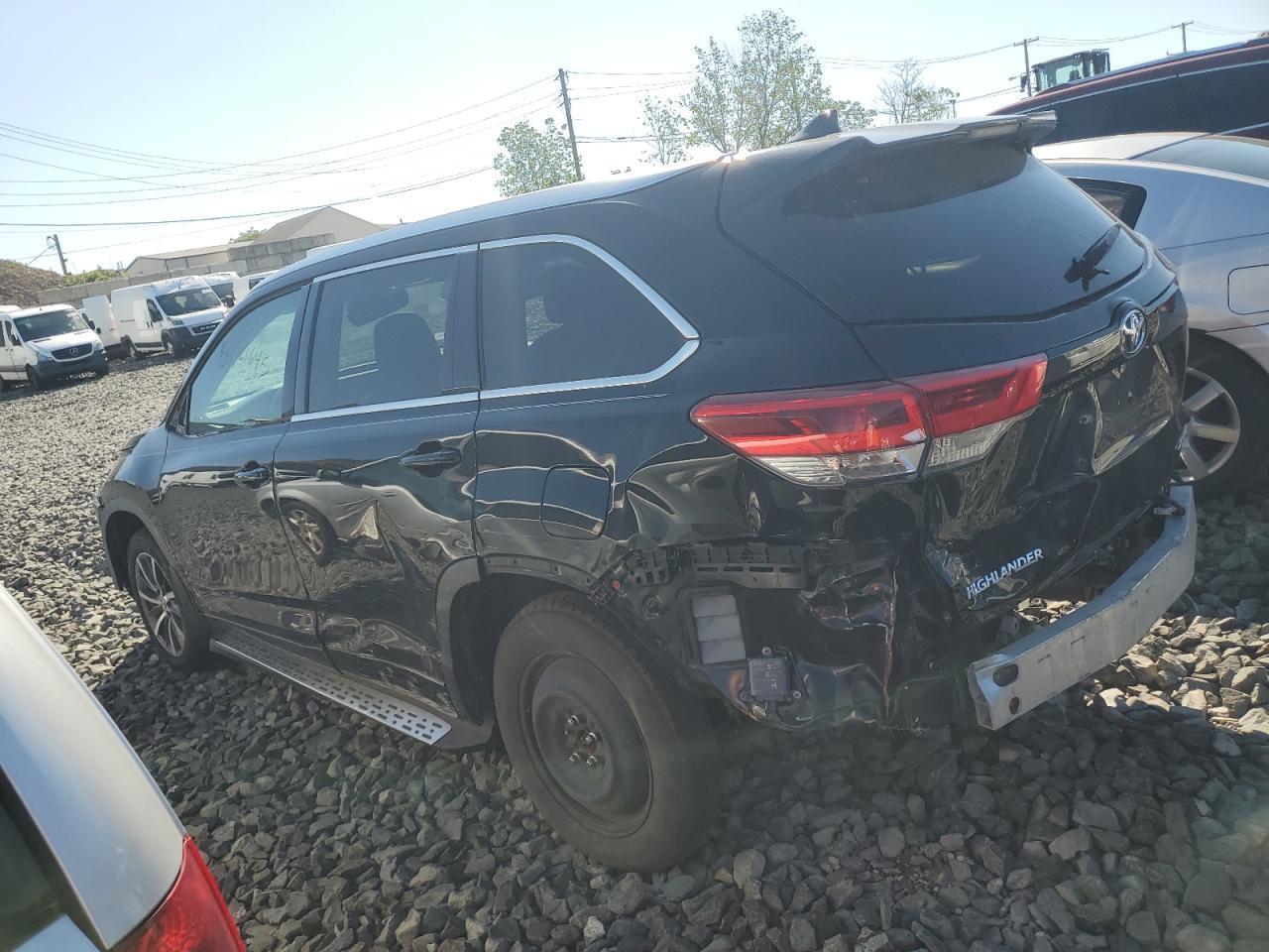 2018 Toyota Highlander Se - Фото 2
