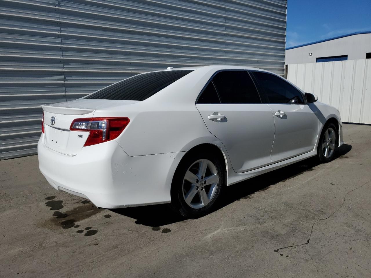 2013 Toyota Camry L - Фото 3