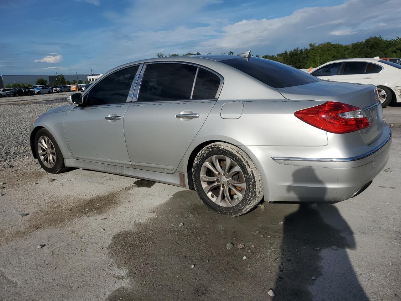 2013 Hyundai Genesis 3.8L - Фото 2