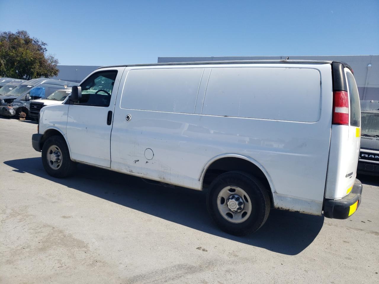 2016 Chevrolet Express G2500 - Фото 2